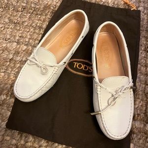 Tod’s Women’s Gommino Driving Shoes in Leather-white-size 6.5